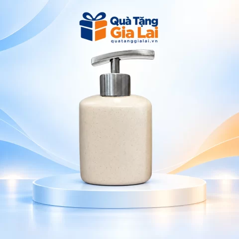 Bình dầu gội oval men sáng lấm tấm, vòi inox màu bạc trên nền Quà Tặng Gia Lai