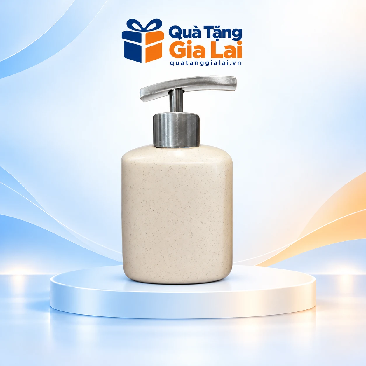 Bình dầu gội oval men sáng lấm tấm, vòi inox màu bạc trên nền Quà Tặng Gia Lai