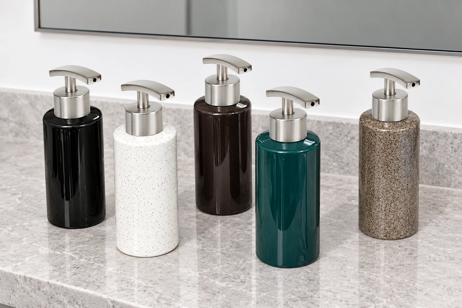 Năm tông men bình trụ tròn cùng vòi inox: đen, sáng lấm tấm, nâu, xanh đậm và nâu xám lấm tấm