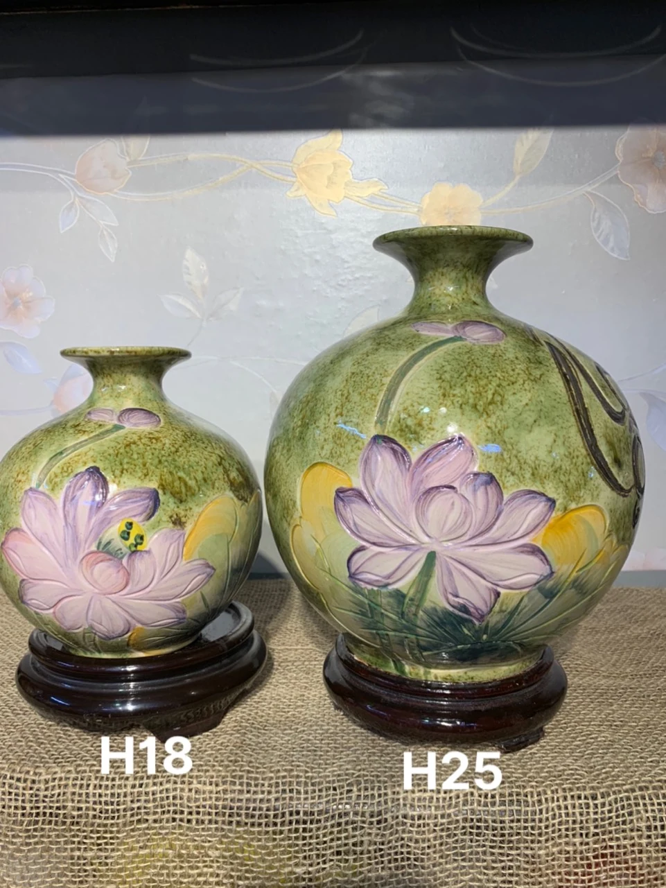 So sánh bình H18 bên trái và H25 sen tím bên phải