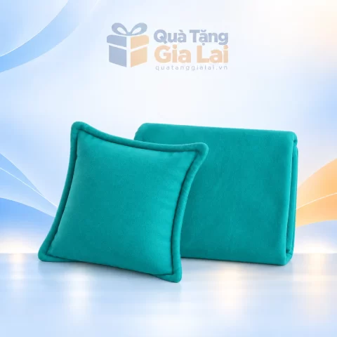 Bộ gối vuông và mền nỉ xanh ngọc trên nền Gia Lai