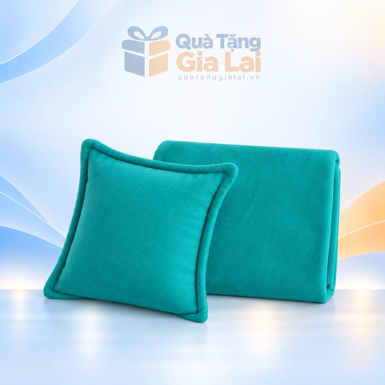 Bộ gối vuông và mền nỉ xanh ngọc trên nền Gia Lai