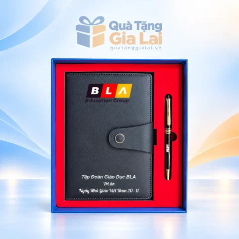 Bộ quà sổ bìa đen và bút kim loại trong hộp xanh khay đỏ