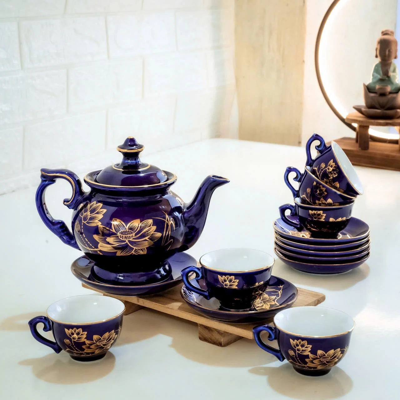Bộ trà xanh cobalt trang trí sen màu vàng