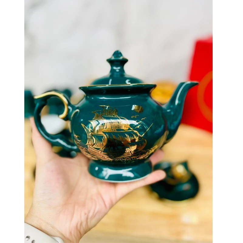 Kiểu trang trí thuyền trên ấm Đài Cát xanh cổ vịt