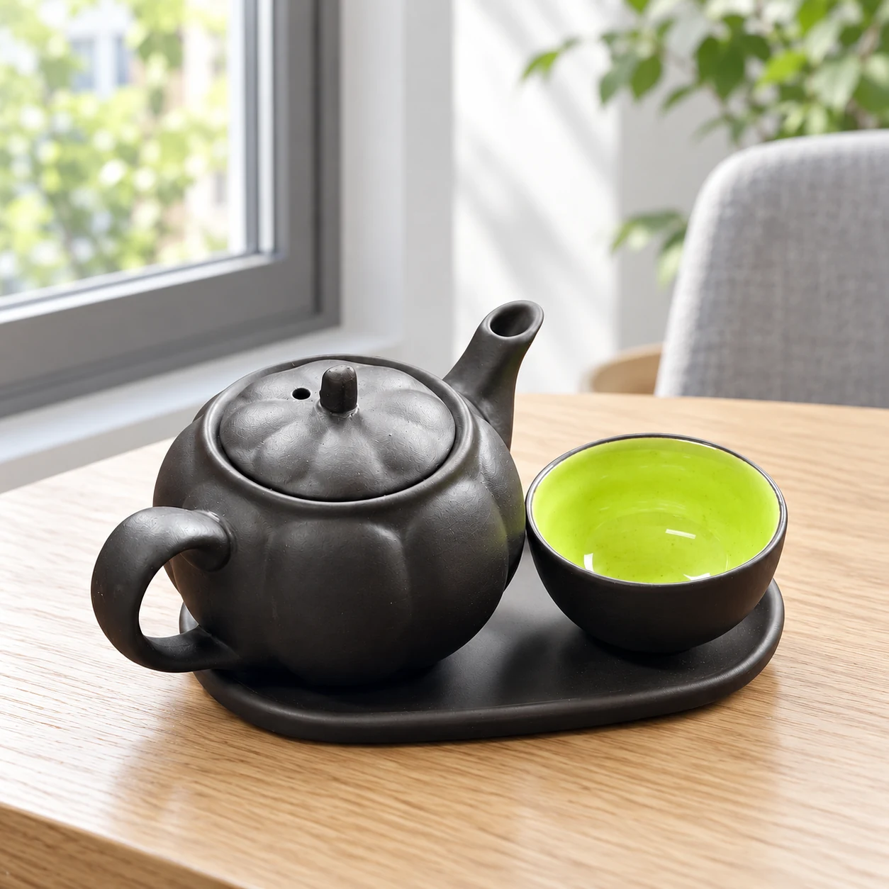 Bộ trà độc ẩm bí mini đen bày ở góc trà cá nhân