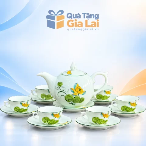 Bộ trà men ngọc sen vàng 650 ml với sáu chén có quai trên nền Quà Tặng Gia Lai