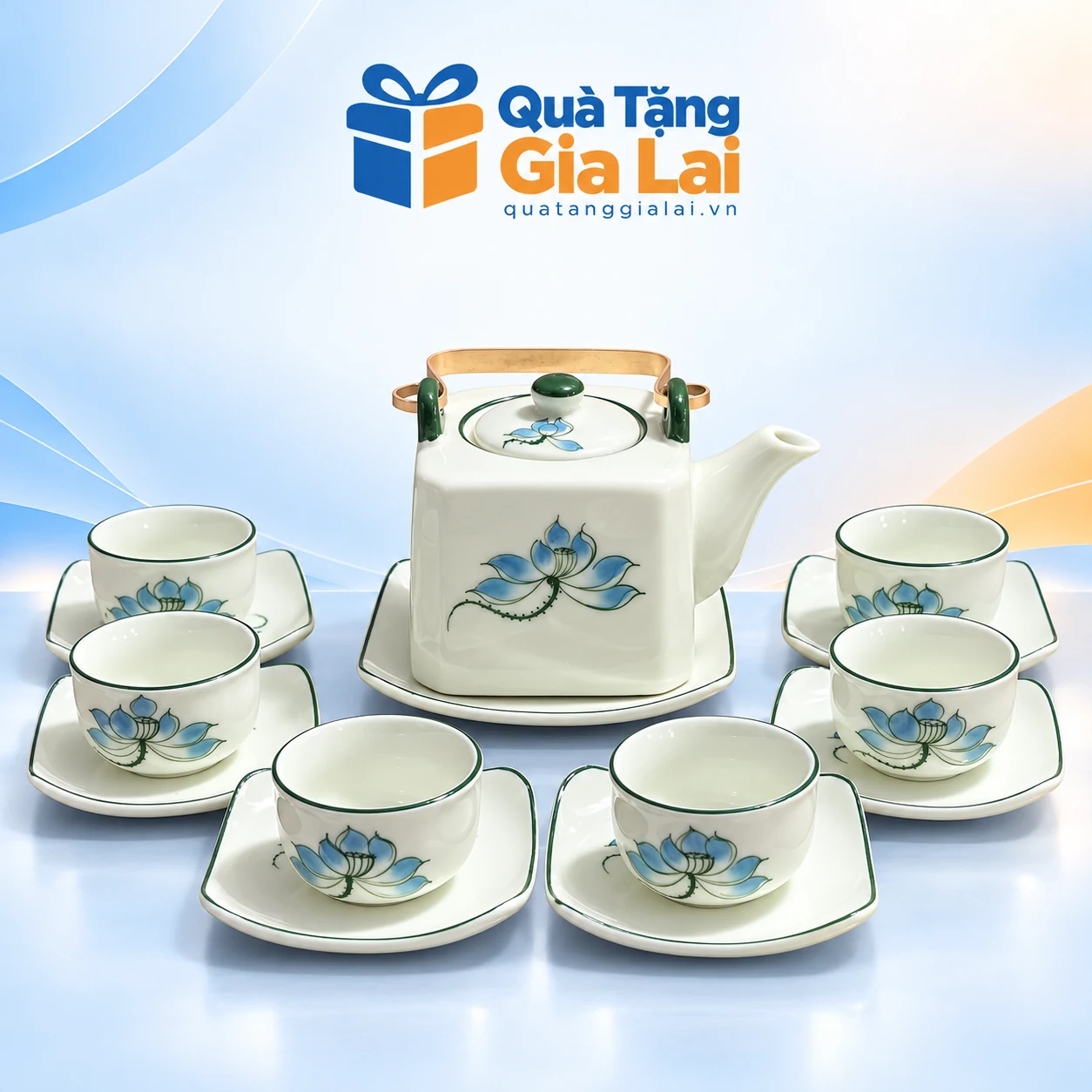 Bộ trà quai đồng men kem sen xanh 500 ml trên nền Quà Tặng Gia Lai