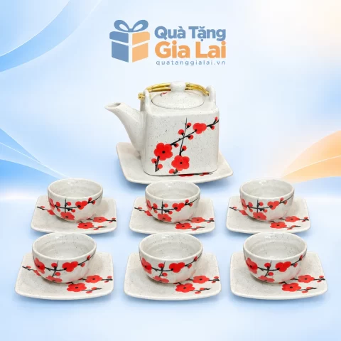 Bộ trà vẽ tay dáng vuông đào đỏ với sáu chén không quai và bảy đĩa vuông