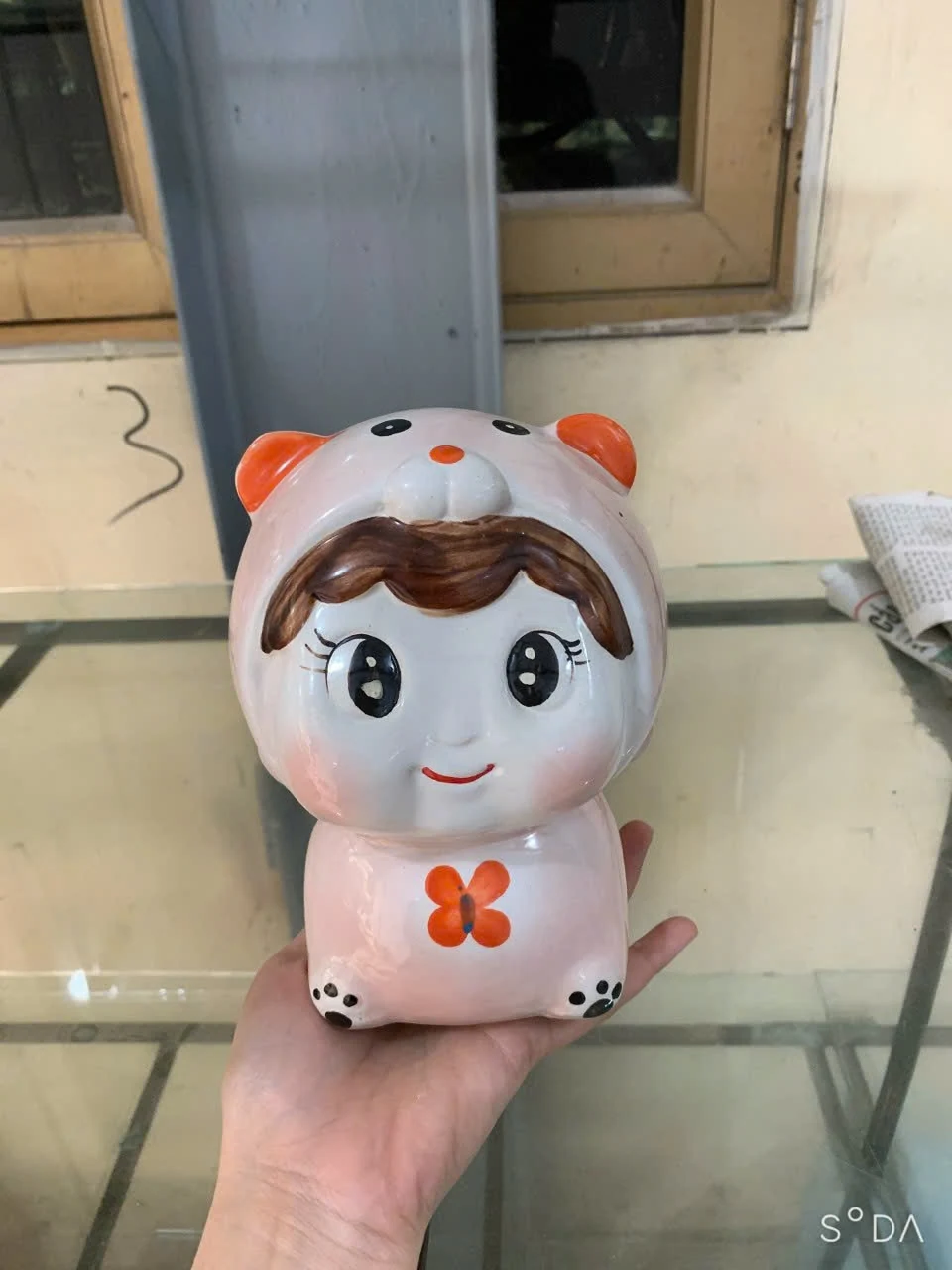 Mẫu áo hồng nhạt với họa tiết cam để so sánh