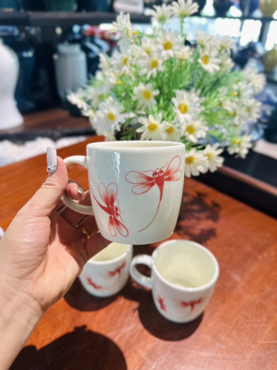 Cầm quai cốc chuồn chuồn đỏ