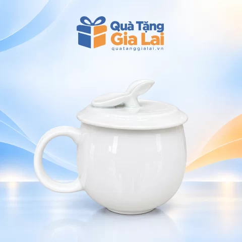 Cốc sứ trắng Bát Tràng nắp táo thân bầu có quai và núm nắp hai lá
