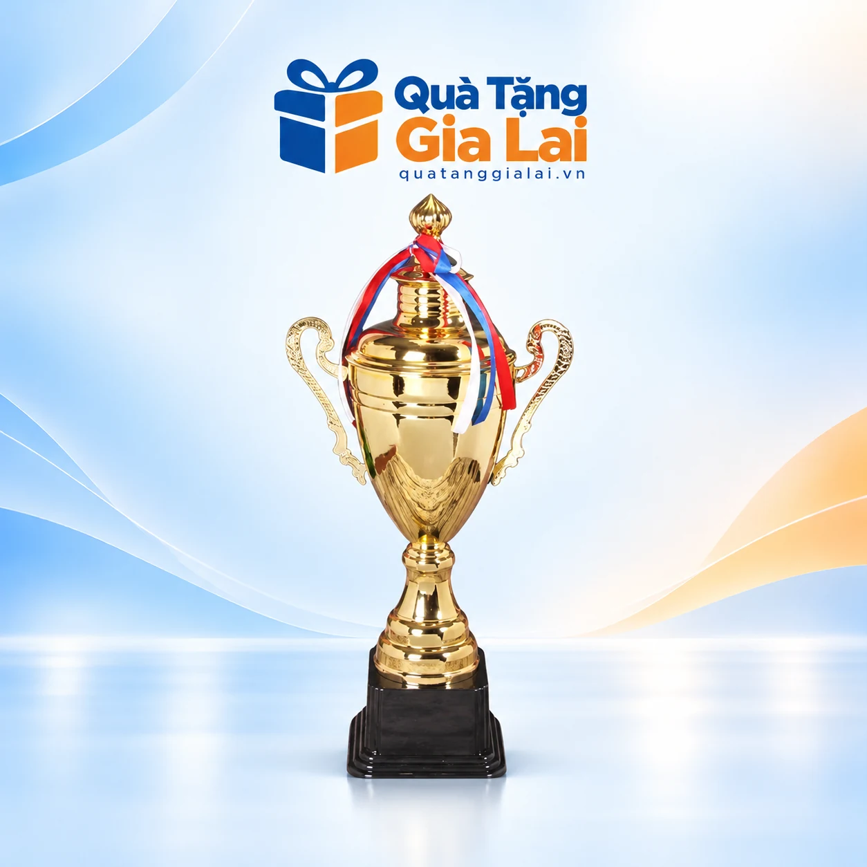 Cúp 1511C cao 43 cm trên nền Quà Tặng Gia Lai