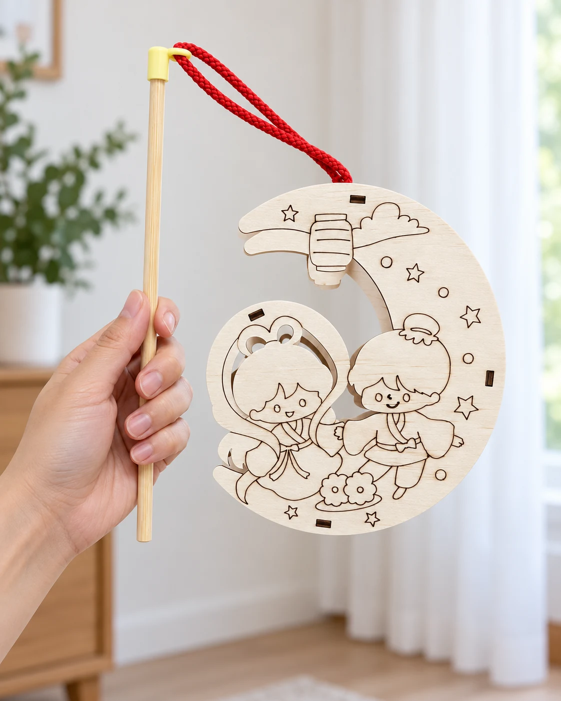 Cầm cần gỗ với đèn trăng khuyết treo bằng dây đỏ