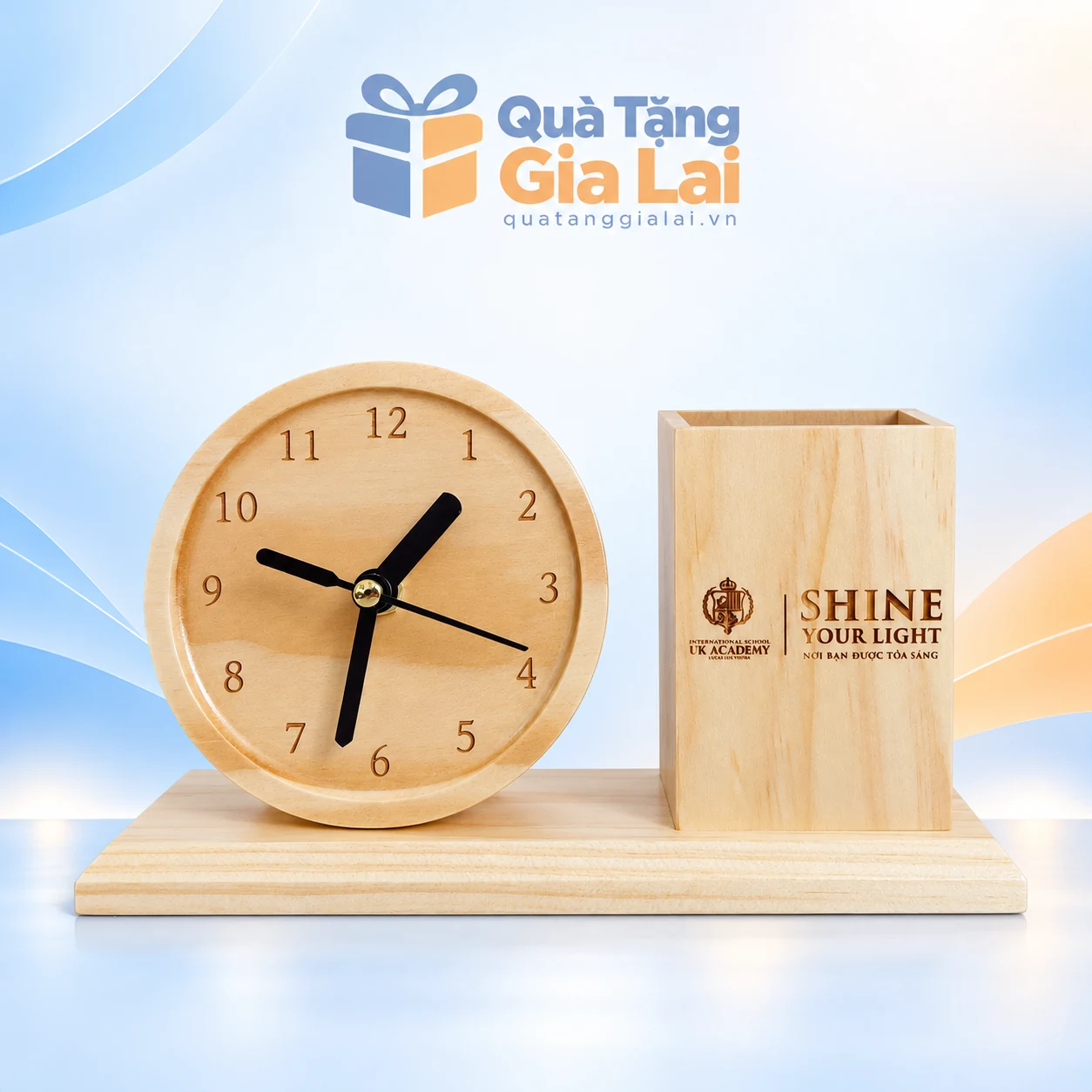 Đồng hồ gỗ tròn kèm ống bút khắc logo trên đế ngang