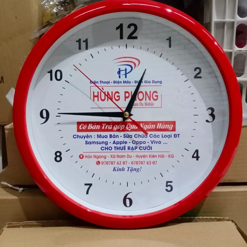 HD303 viền đỏ với bố cục nhiều dòng chữ