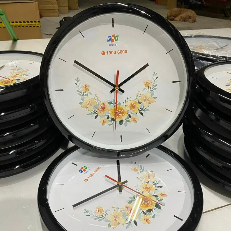 HD303 viền đen dùng vạch giờ và họa tiết hoa