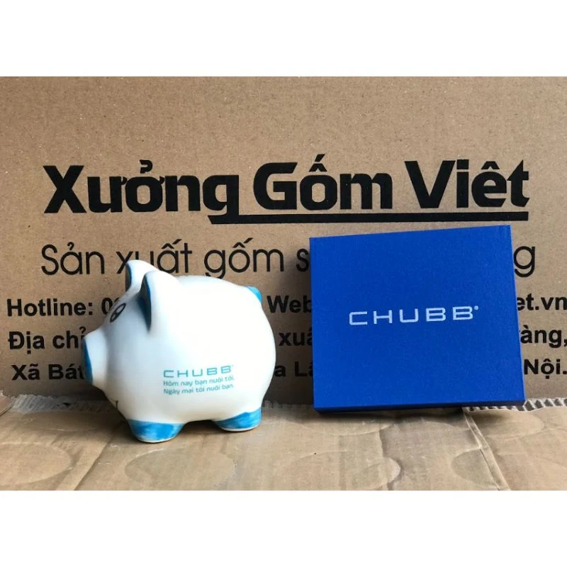 Góc bên của mẫu xanh dương để phân biệt màu chân và kiểu vẽ với mẫu tai xanh nhạt