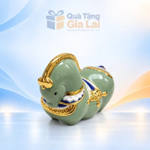 Heo đất dáng ngựa màu xanh phối vàng trên nền Quà Tặng Gia Lai
