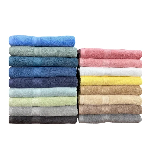 Các màu khăn cotton xếp thành hai chồng trên nền trắng