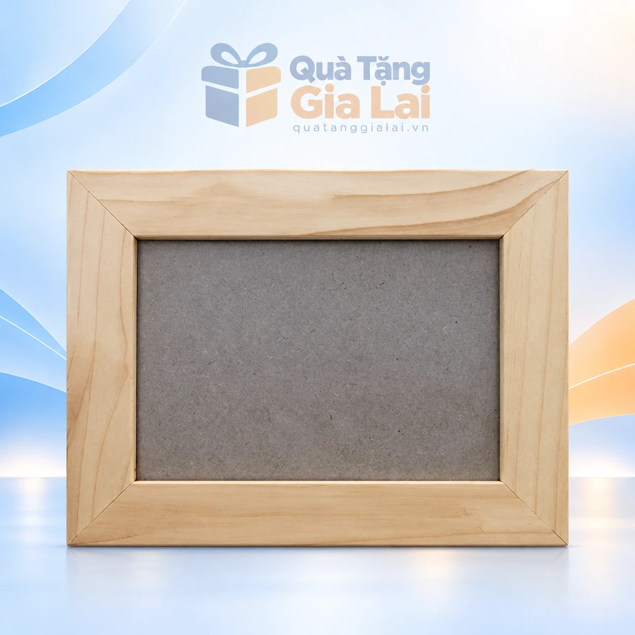 Khung ảnh gỗ sáng màu cho ảnh 13 × 18 cm trên nền Gia Lai