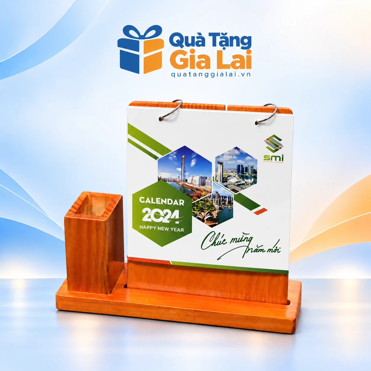Lịch để bàn đế gỗ nâu cam kèm ống bút vuông