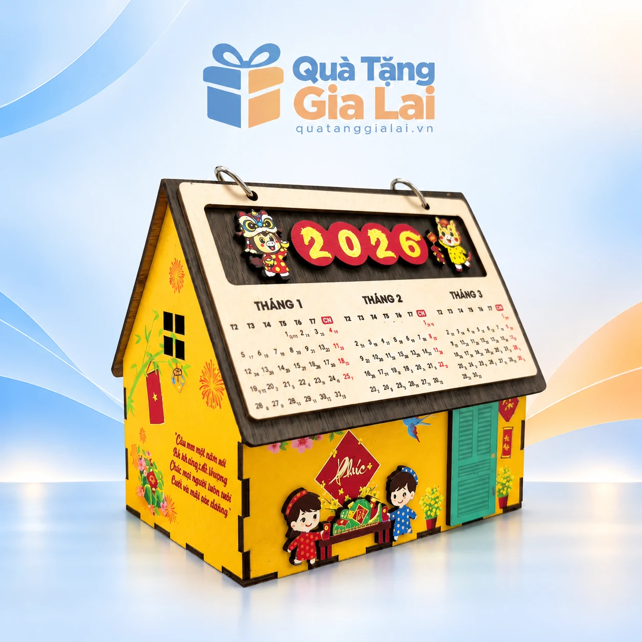 Lịch gỗ hình ngôi nhà màu vàng với họa tiết Tết