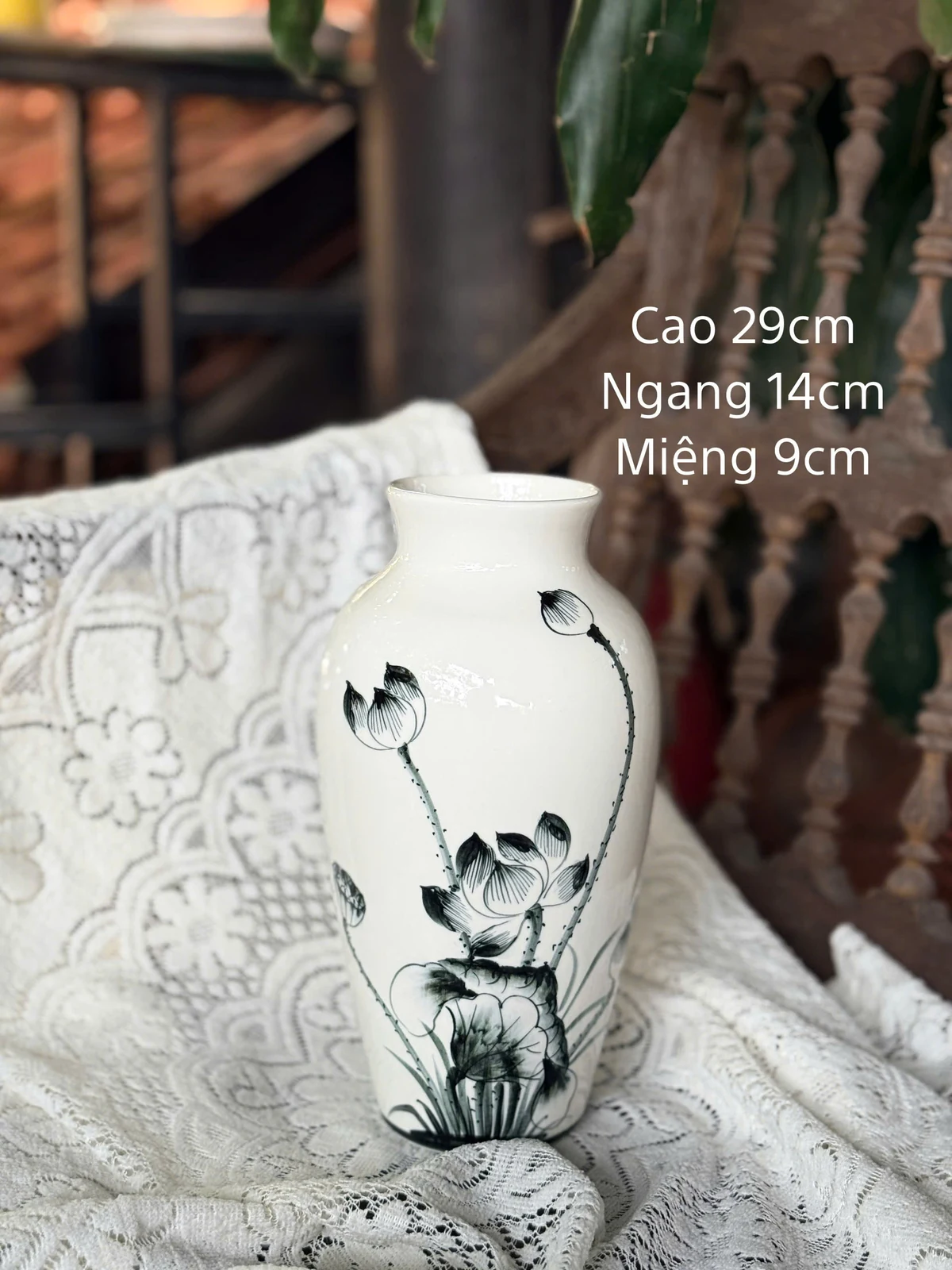 Lọ cổ rụt sen đen cùng số đo cao 29 cm ngang 14 cm miệng 9 cm