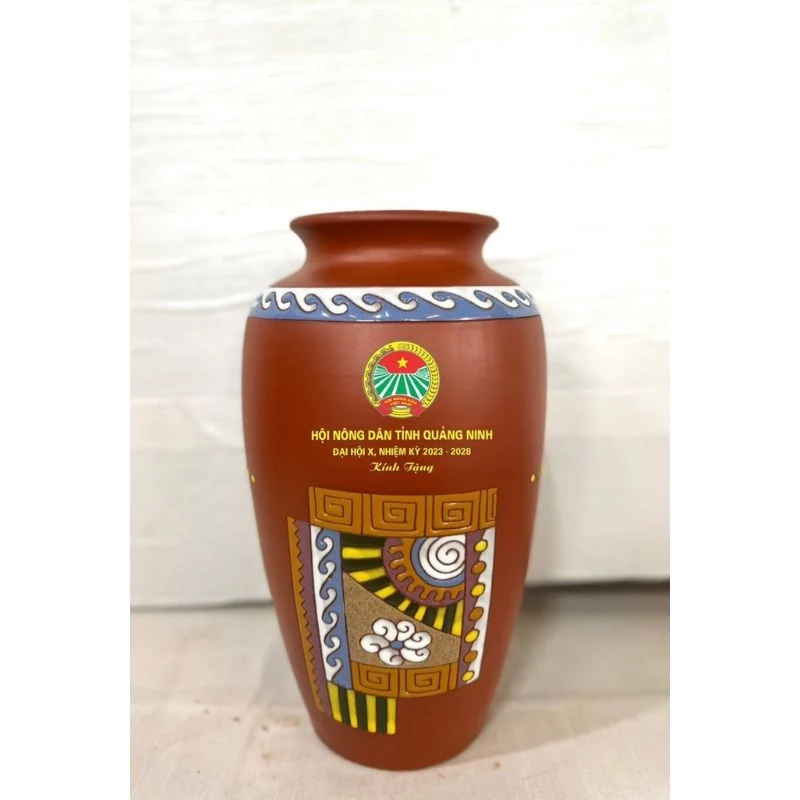 Mẫu gốm đỏ H31 nhìn gần phần vai và thân