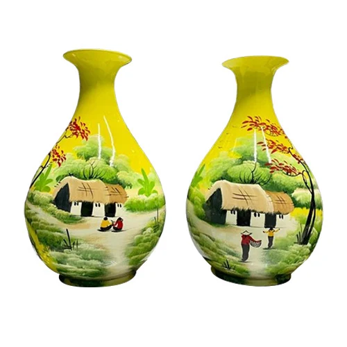 Hai lọ tỳ bà vàng với hai cảnh làng quê