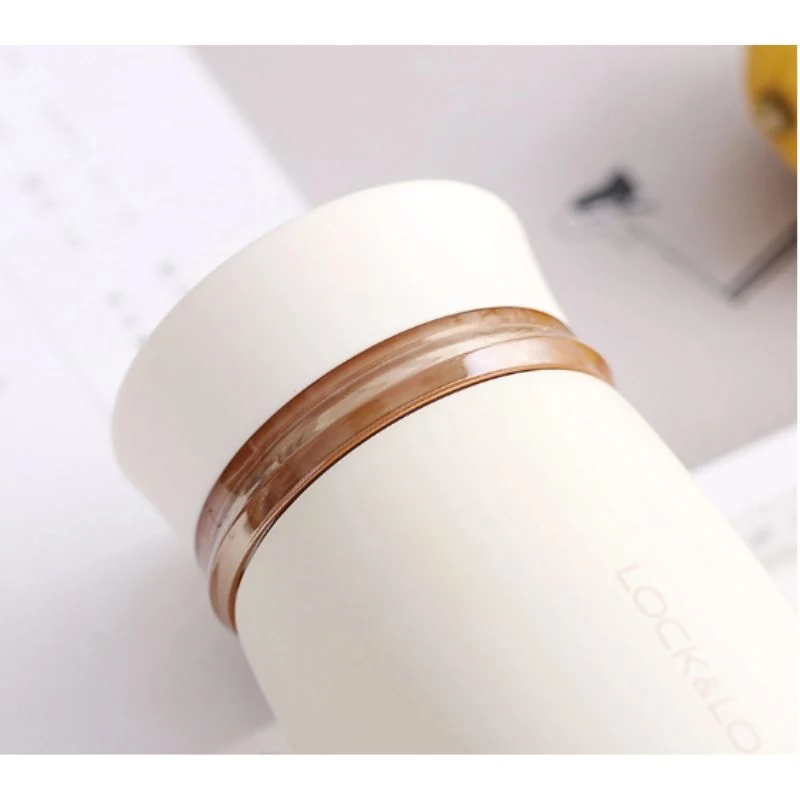 Vòng màu vàng đồng dưới nắp bình LocknLock màu ngà