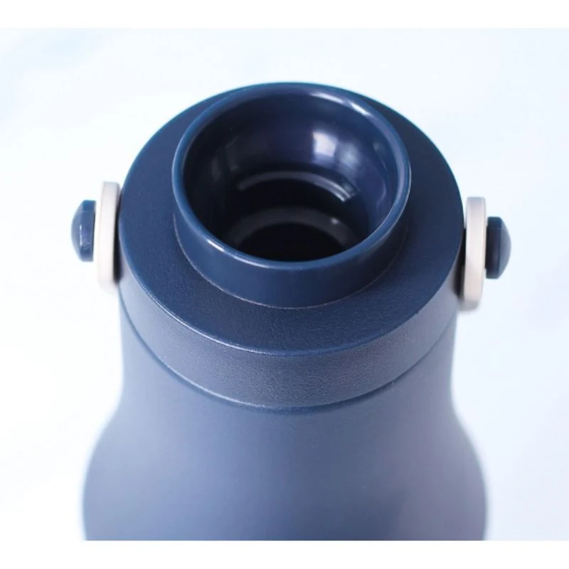 Miệng uống màu navy trên LocknLock Metro Double