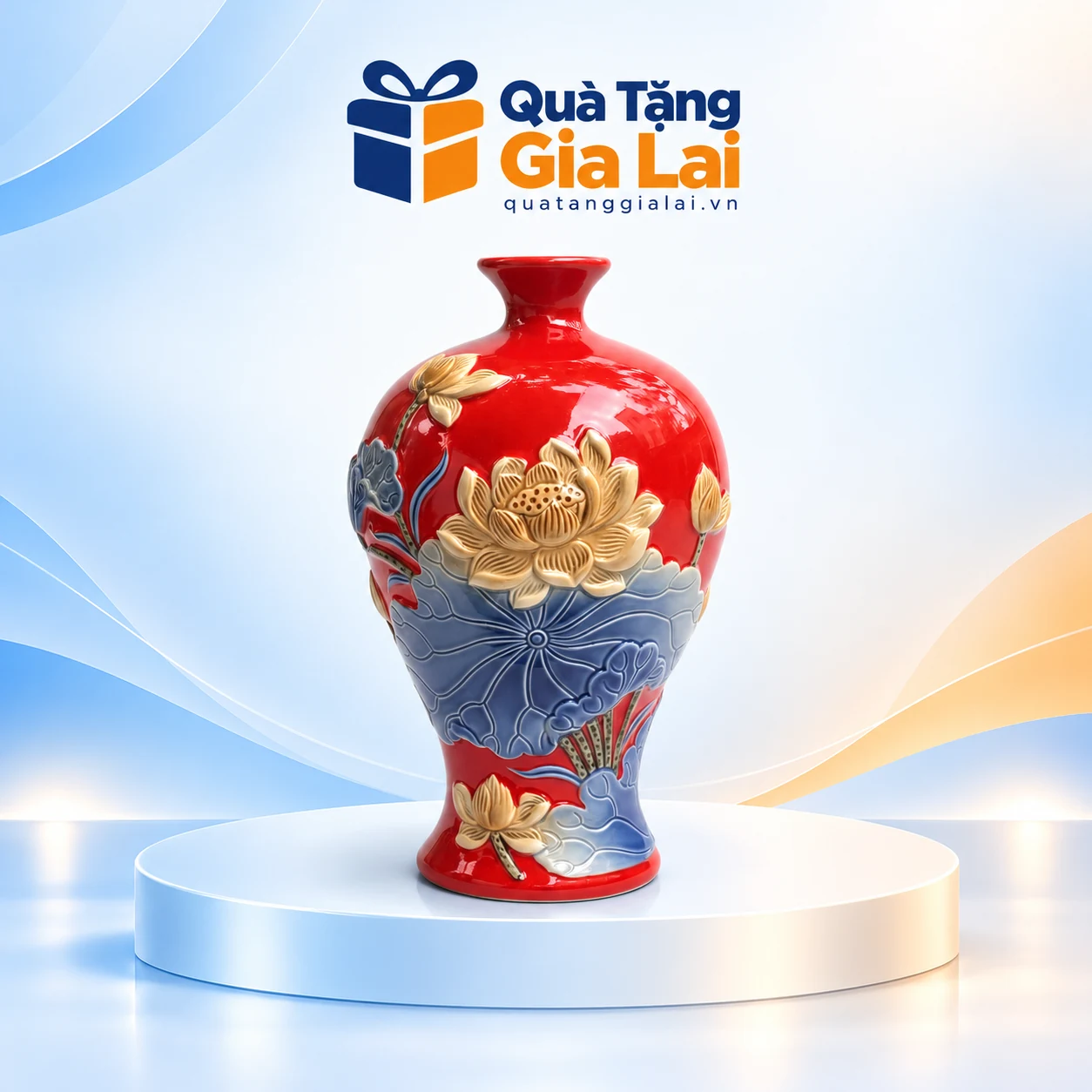 Mai bình sen nổi H35 men đỏ, cánh sen vàng nhạt và lá xanh trên nền Quà Tặng Gia Lai