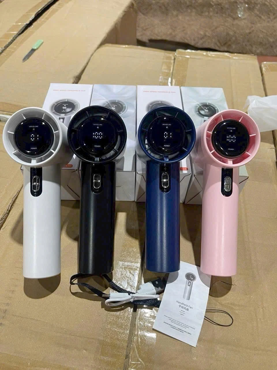 Quạt mini 03 màu trắng, đen, xanh đậm và hồng cùng hộp sản phẩm