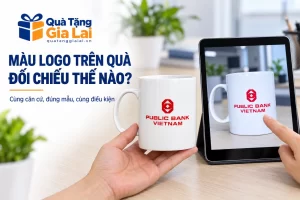 Đặt cốc in logo cạnh ảnh trên màn hình để trao đổi điều đang thấy khác
