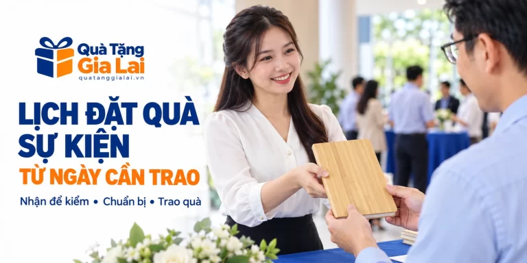 Banner lịch đặt quà sự kiện từ ngày cần trao, người tổ chức trao sổ bìa tre cho khách