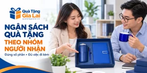 Banner ngân sách quà tặng theo nhóm người nhận, hai người trao đổi bộ quà và cốc xanh