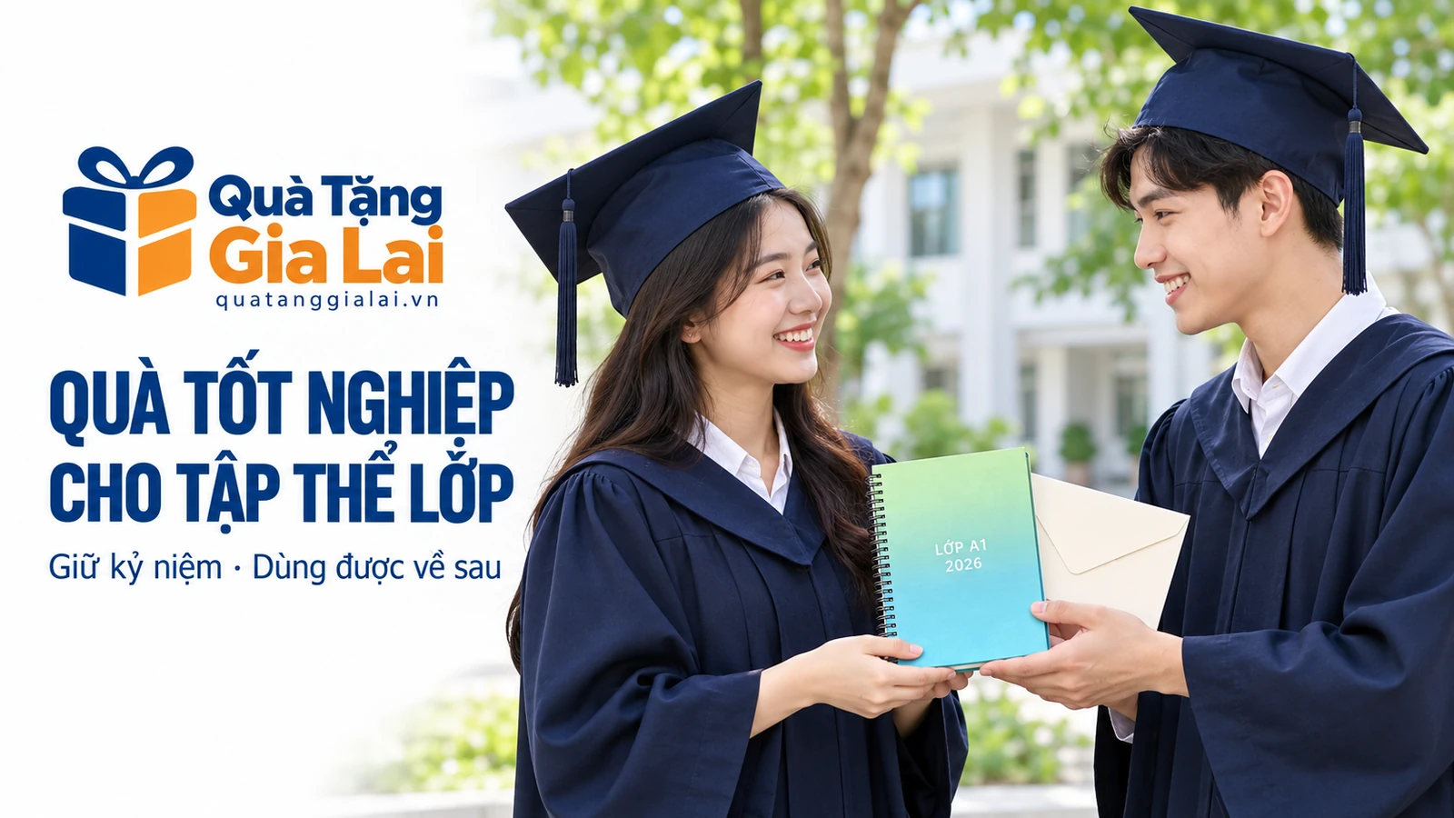 Hai người trưởng thành trong lễ phục trao cuốn sổ xanh cùng phong bì
