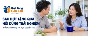 Hai đồng nghiệp trò chuyện bên cốc cobalt trên bàn