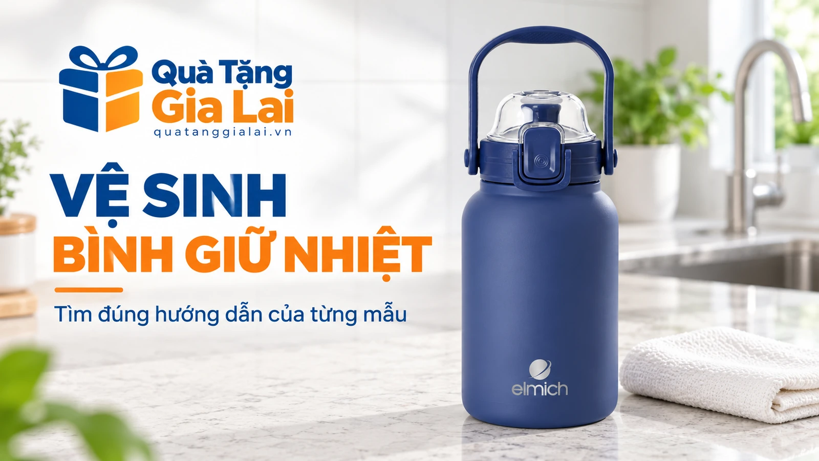 Bình Elmich xanh đặt cạnh khăn sạch trước khi vệ sinh