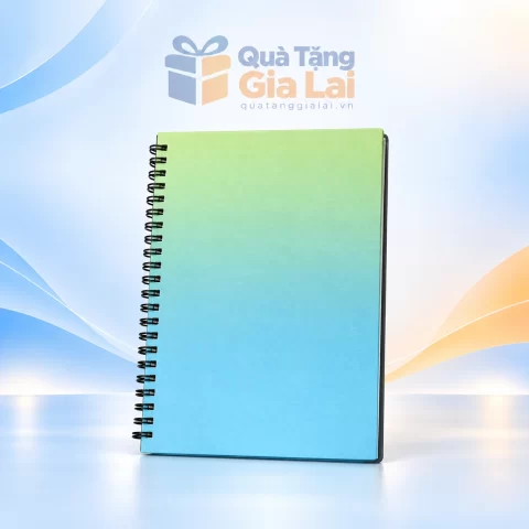 Sổ lò xo bìa carton 2 mm với nền bìa xanh chuyển sắc trên nền Gia Lai
