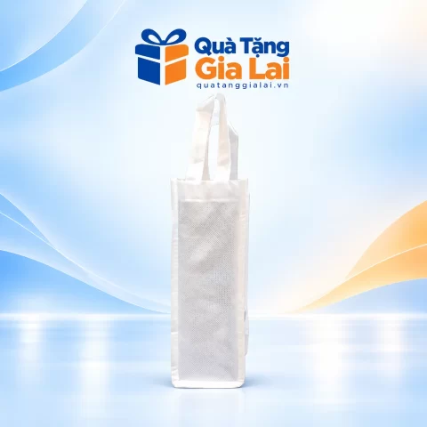 Túi vải không dệt màu trắng dáng hẹp hai quai trên nền Quà Tặng Gia Lai
