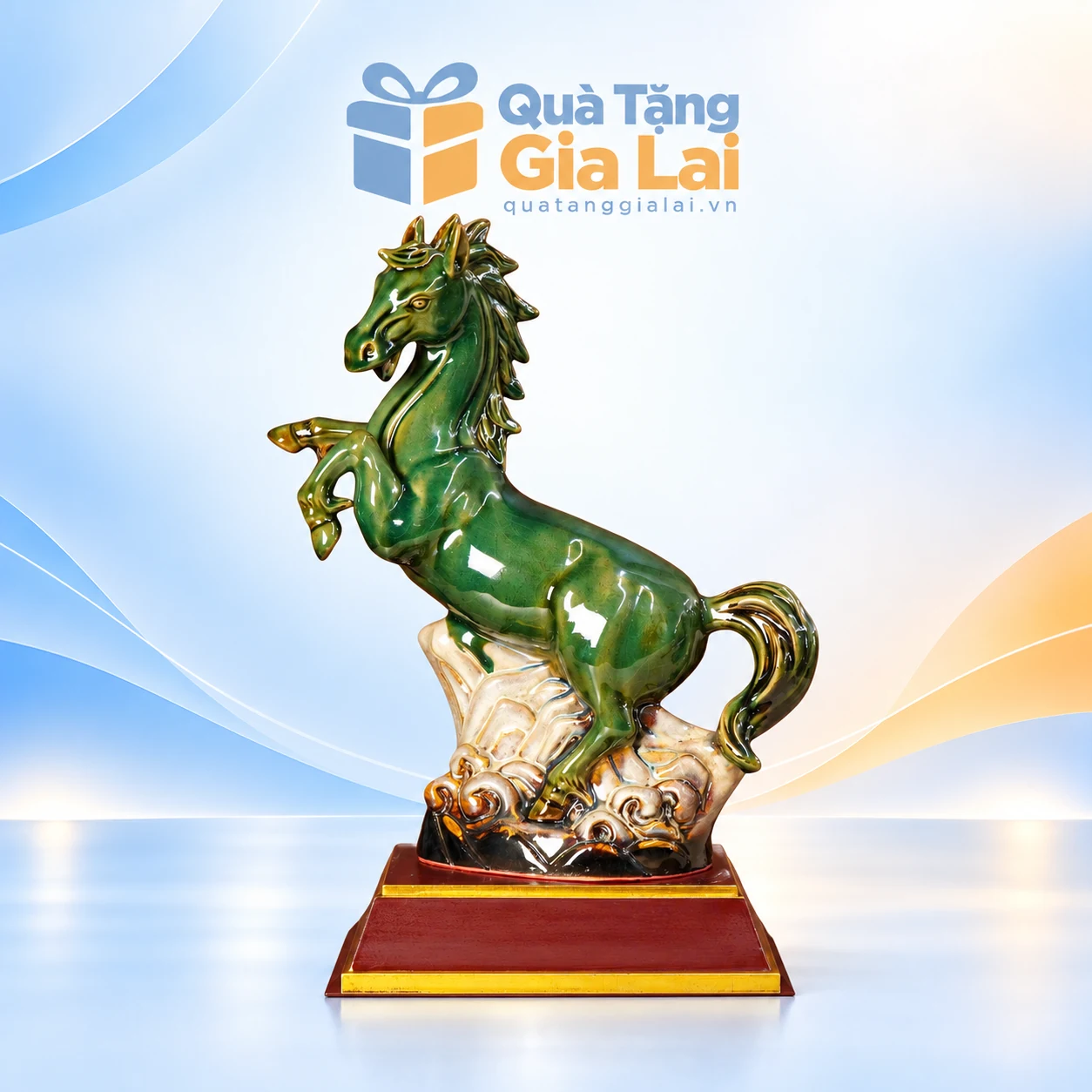 Tượng ngựa men xanh H29 kèm đế nâu đỏ viền vàng